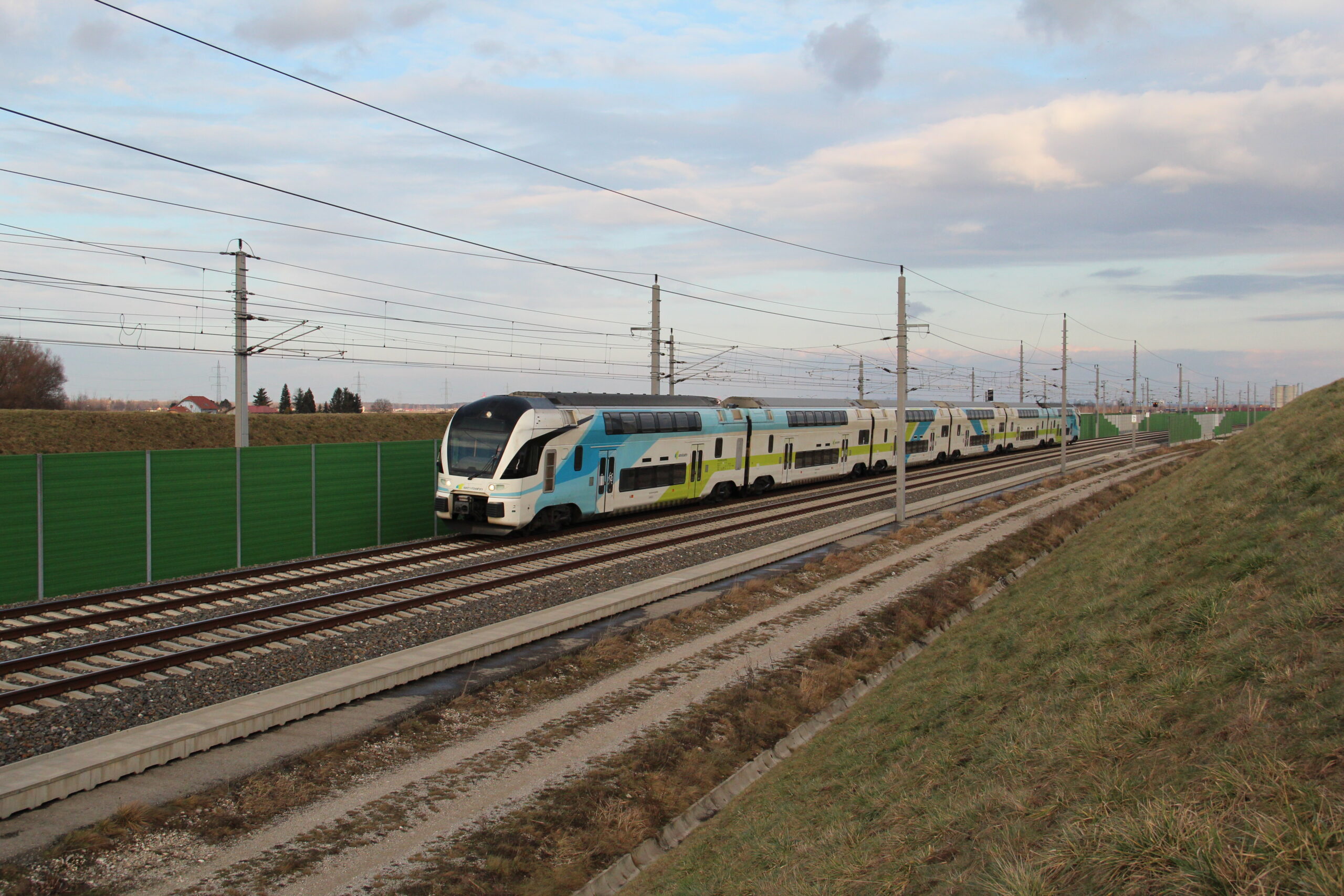 Längere Wartezeiten für Pendler auf Weststrecke nach Hochwasser